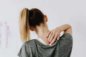 3 Benefits of Physiotherapy for Shoulder Pain